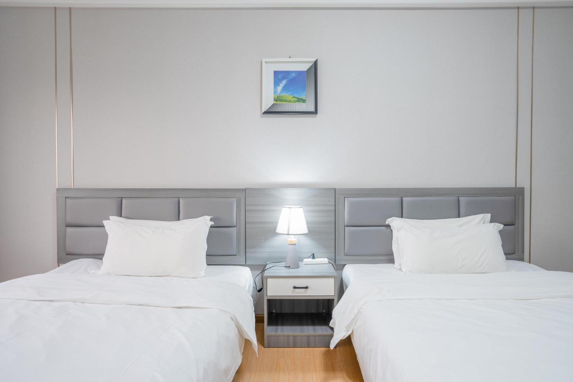 Ha Luo Hotel Кунмин Екстериор снимка