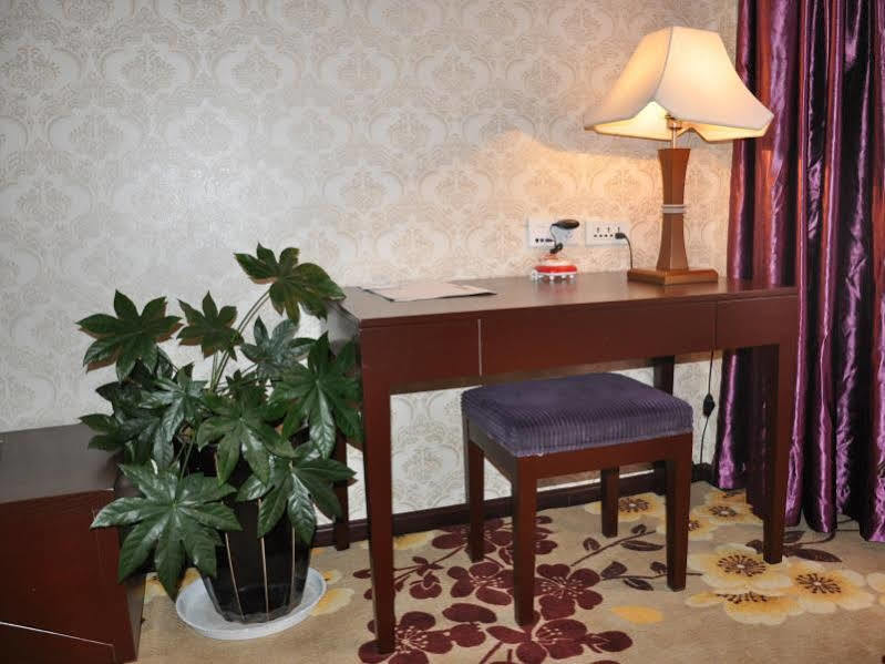 Ha Luo Hotel Кунмин Екстериор снимка